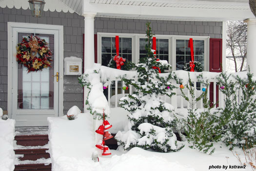 Outdoor Christmas Decorating Ideas for an Amazing Porch