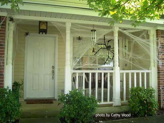 Halloween Porch Decorating Ideas Both Spooky and Fun