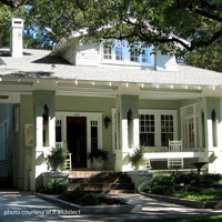aesthetically pleasing bungalow porch