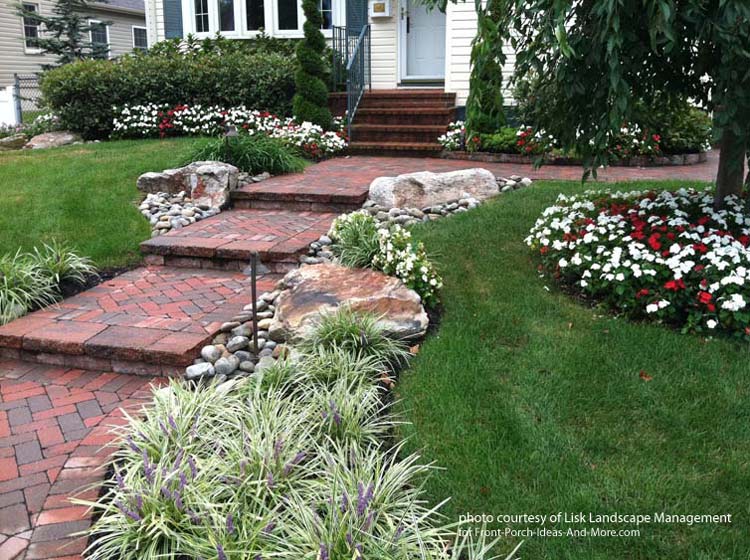 Featured image of post Small Front Yard Landscaping Plans - It should look inviting to your guests, provide a space you can spend time, and most of all, bring you joy perhaps your backyard has been getting all the attention, but creative front yard landscaping ideas can make your phoenix home a showstopper.