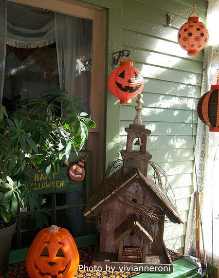 Halloween birdhouse