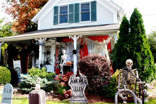 Halloween Porch Decorating Ideas Both Spooky And Fun