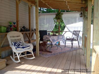 porch on mobile home with skirting