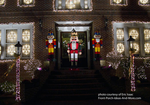 Outdoor Christmas Light Decorating Ideas to Brighten the 