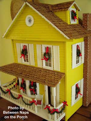 Another view of Susan's Christmas decorations on her dollhouse