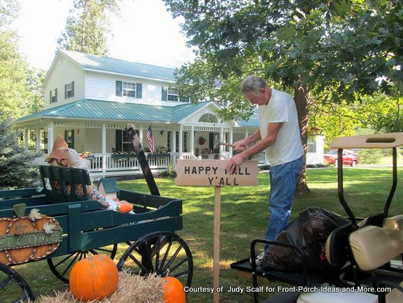 Judy's husband made the wagon the sign for their autumn decor