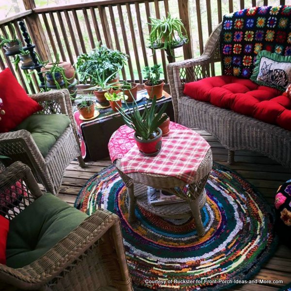 Dawn's updated her porch for springtime