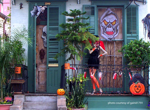  Scary  Halloween  Decorations  for Young and Old Alike