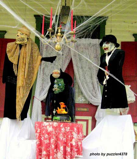  Scary  Halloween  Decorations  for Young and Old Alike