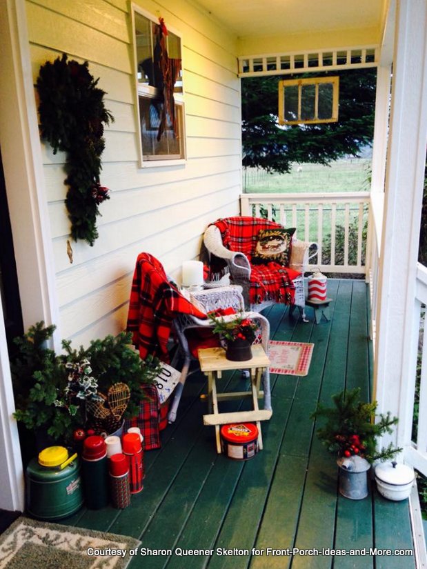 Vintage Christmas Decorating Ideas for Your Porch