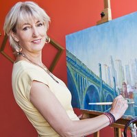 Professional artist, Leisa Collins