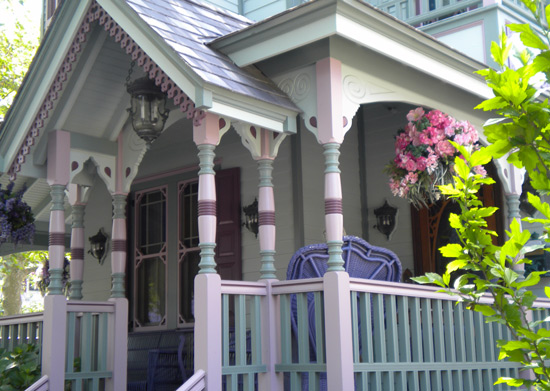 Porch Columns Design Options for Curb Appeal and More