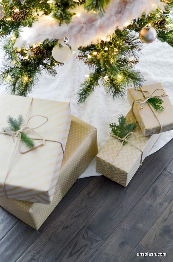 Christmas tree gold gifts