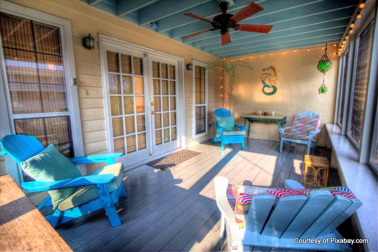 cozy enclosed porch - photo from pixabay