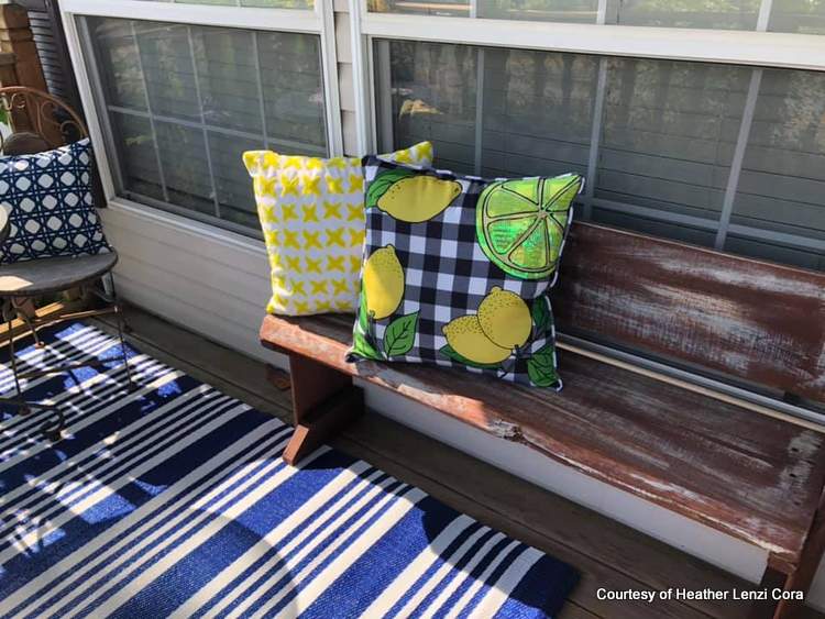 Heather's cute bench and pretty rug on her mobile home front porch
