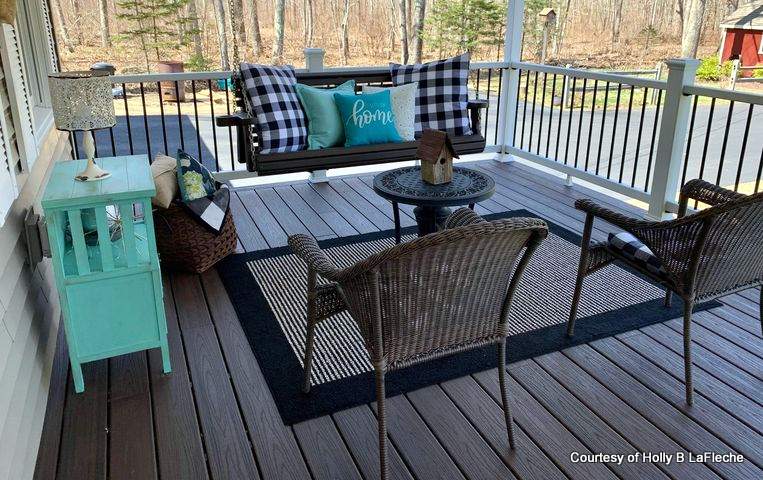 Holly's new front porch - lovely seating area