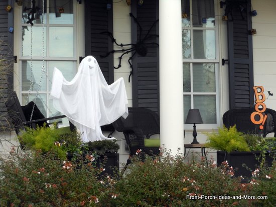 Halloween Porch Decorating Ideas Both Spooky And Fun