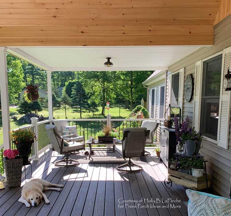 Holly's conversation area on her lovely front porch
