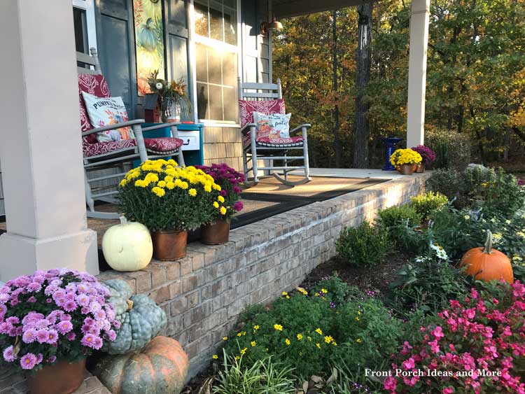 Beautiful front porch garde