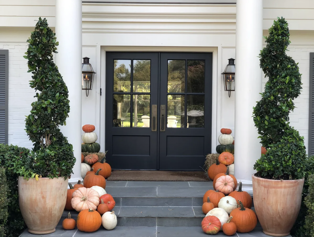 porch pumpkins