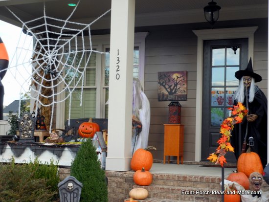  Scary  Halloween  Decorations for Young and Old Alike