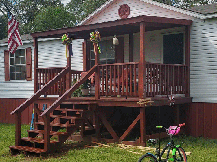 small front porch on a mobile home