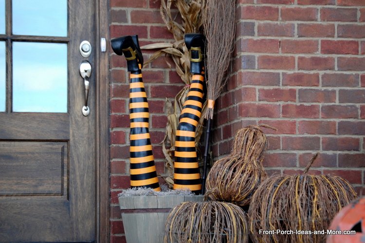 10 Easy Halloween Decorating Ideas For Your Porch or Yard